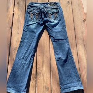 Miss Me low rise jeans Size 4/27. Inseam 31 inches. Excellent condition.